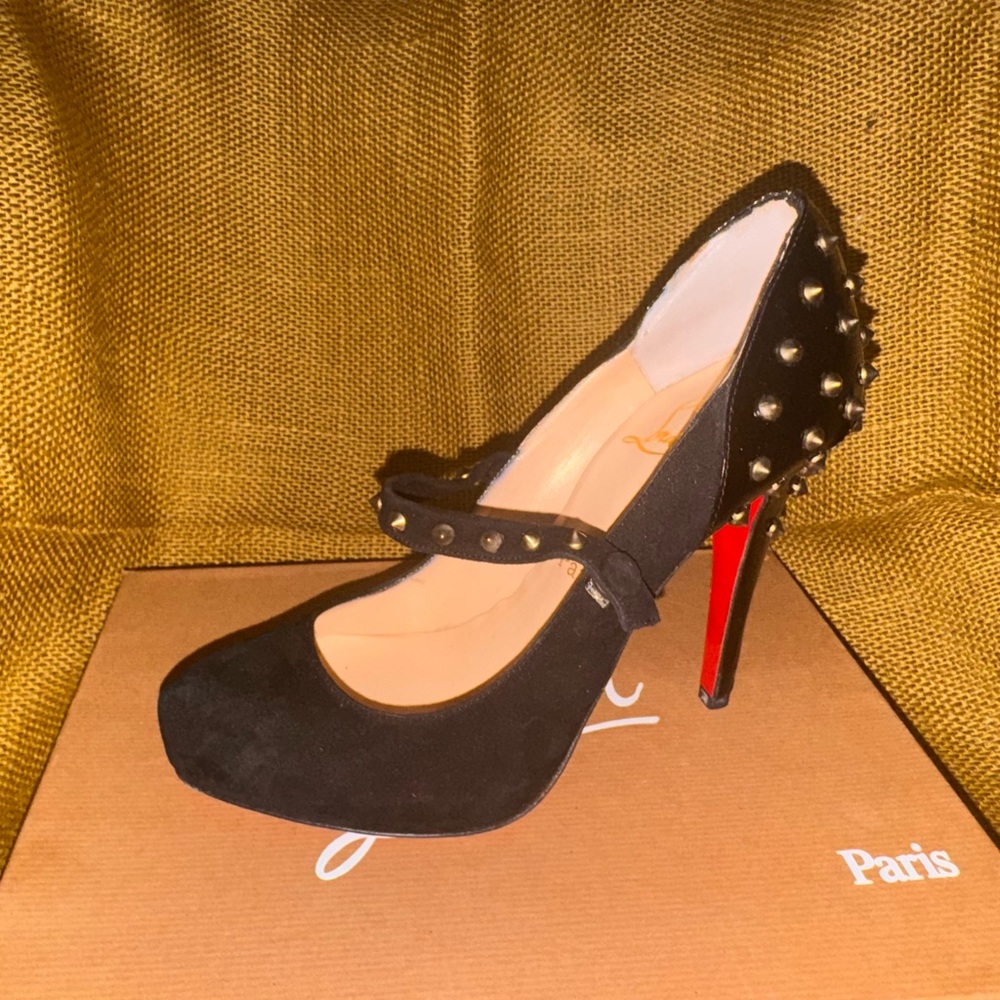 $950 Louboutin MAD Mary Jane Stud
Black Suede Heel 37.5 6.5